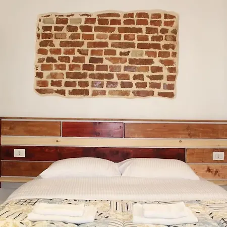Apartment Downtown With Self Check-in 24/7. Tirana