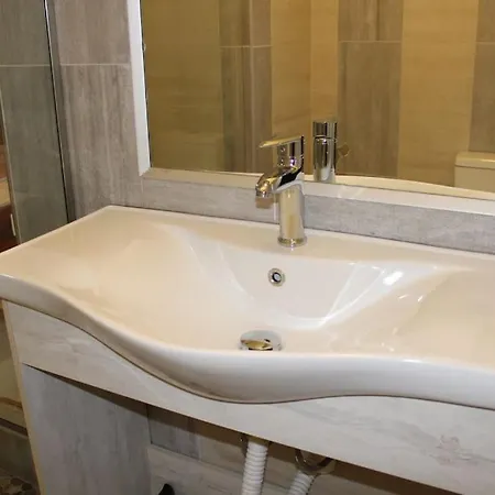 Apartment Downtown With Self Check-in 24/7. Tirana