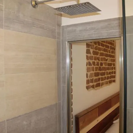 Downtown With Self Check-in 24/7. Apartment Tirana